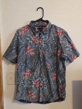 Ocean Current Gray Short-Sleeve Button-Down with Blue and Pink Tropical Print